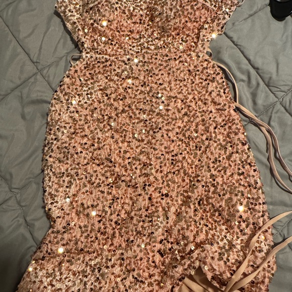 💛💛 Kalinnu Gold Sequin Prom Dress Size Medium - Picture 5 of 8